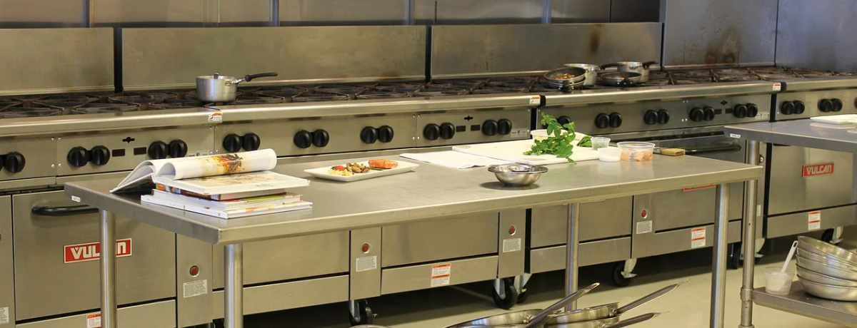 commercial-kitchen-cleaning-restaurant-cleaning-richmond-hill-1200×460